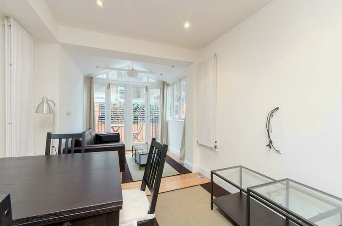 2 Bedroom Flat To Rent In Edith Grove, Chelsea, London, SW10
