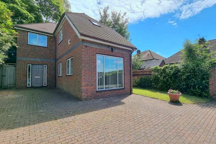 1 Bedroom Apartment To Rent In Bedroom Ground Floor Apartment In Caterham Valley, CR3