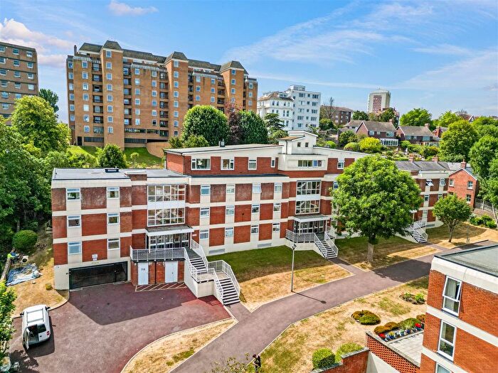 2 Bedroom Flat For Sale In Silverdale Road, Eastbourne, BN20