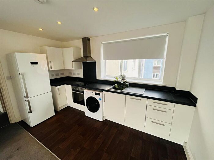 2 Bedroom Flat To Rent In Broad Street, Staple Hill, BS16