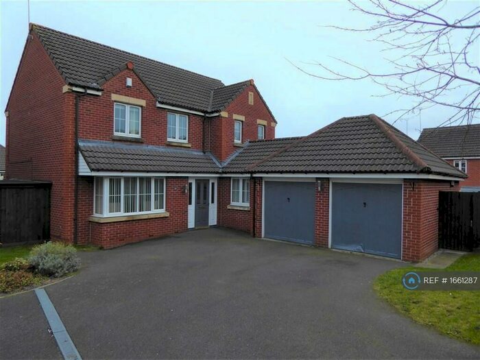 4 Bedroom Detached House To Rent In Thistle Close, Swadlincote, DE11