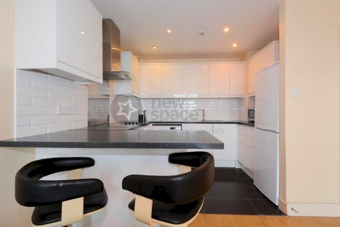 1 Bedroom Flat To Rent In Skyline Plaza, Commercial Road, Aldgate, E1