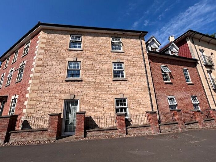 2 Bedroom Flat To Rent In Holly Court, Wincanton, BA9