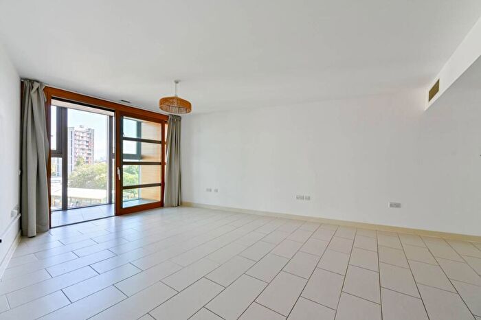 1 Bedroom Flat For Sale In Lombard Road, Battersea, London, SW11
