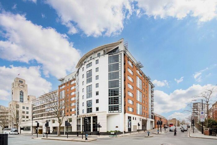 3 Bedroom Flat To Rent In Buckingham Palace Road, London, SW1W