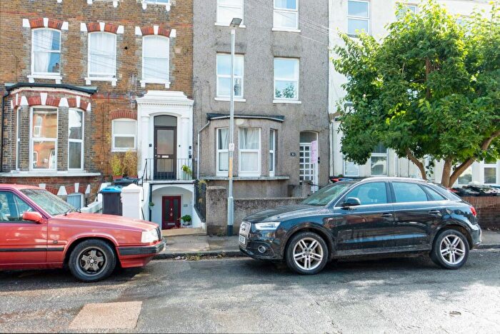 1 Bedroom Flat For Sale In Crescent Road, Ramsgate, CT11