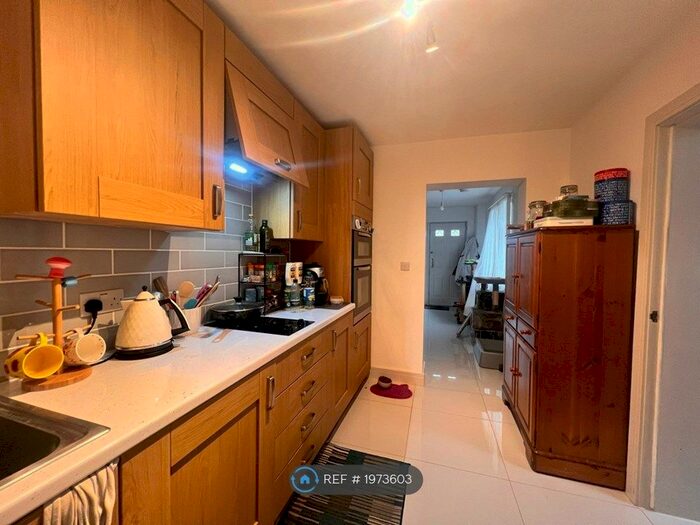 1 Bedroom Maisonette To Rent In Fl Church Road, Epsom, KT17