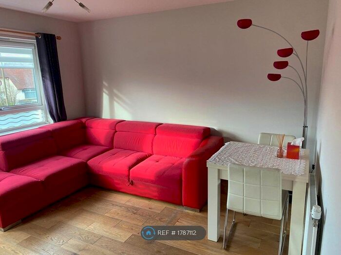 2 Bedroom Flat To Rent In Marine Drive, Edinburgh, EH5