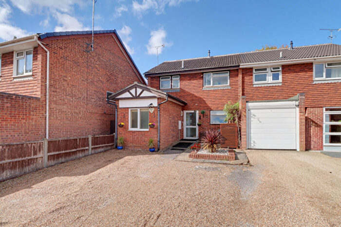 4 Bedroom Semi-Detached House For Sale In Southfield Way, St Albans, AL4
