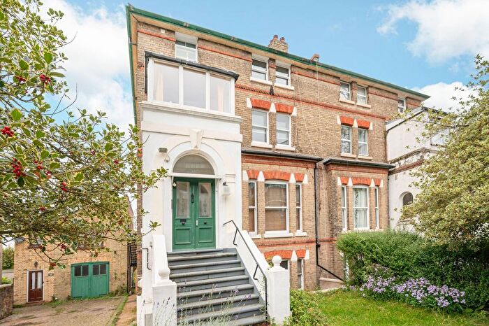 2 Bedroom Flat To Rent In Station Road, High Barnet, Barnet, EN5