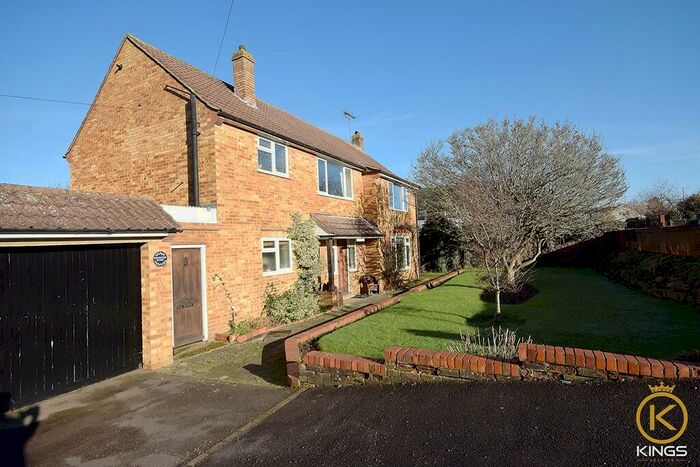 5 Bedroom Detached House To Rent In Bryanstone Avenue, GU2