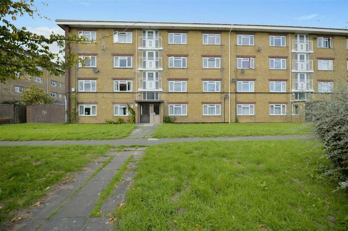 2 Bedroom Flat To Rent In Green Park Road, Millbrook, Southampton, Hampshire, SO16