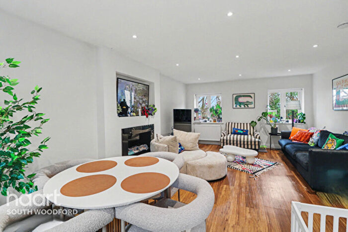 3 Bedroom Duplex For Sale In Albion Hill, Loughton, IG10