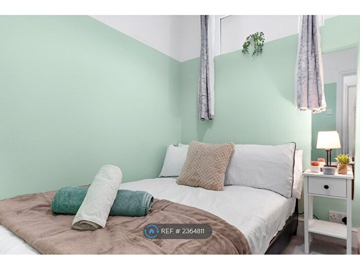 4 Bedroom Semi-Detached House To Rent In Grange Road, London, SE19