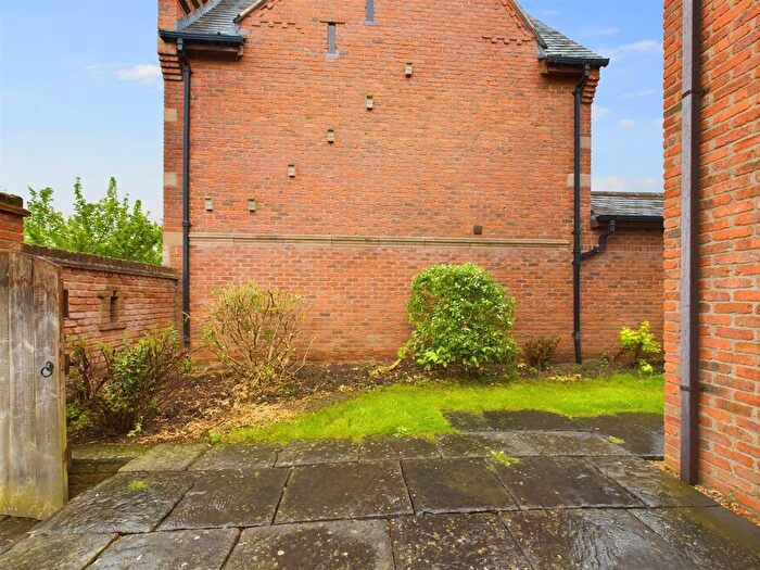 5 Bedroom Semi-detached House To Rent In Waterside Drive, Mounsorrel, LE12