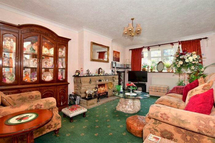 3 Bedroom Semi-Detached Bungalow For Sale In Old School Lane, Ryarsh, West Malling, Kent, ME19