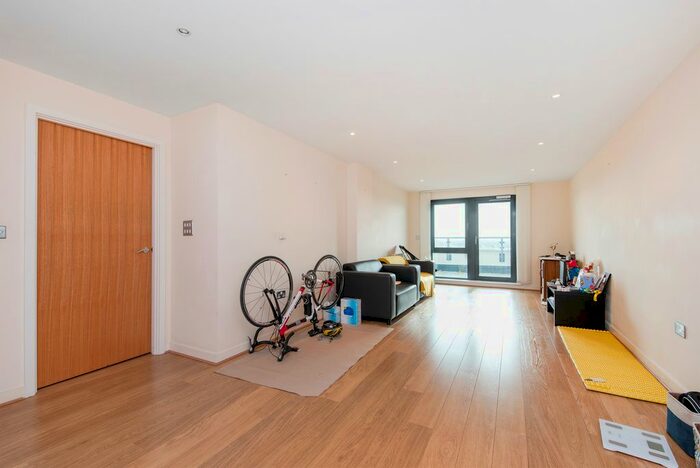 2 Bedroom Flat To Rent In Uxbridge Road, London, W13