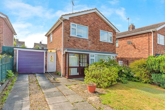 3 Bedroom Detached House For Sale In Lonsdale Road, Stamford, PE9