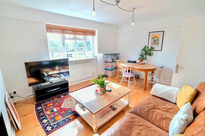 2 Bedroom Flat To Rent In Brook Road, London, N8