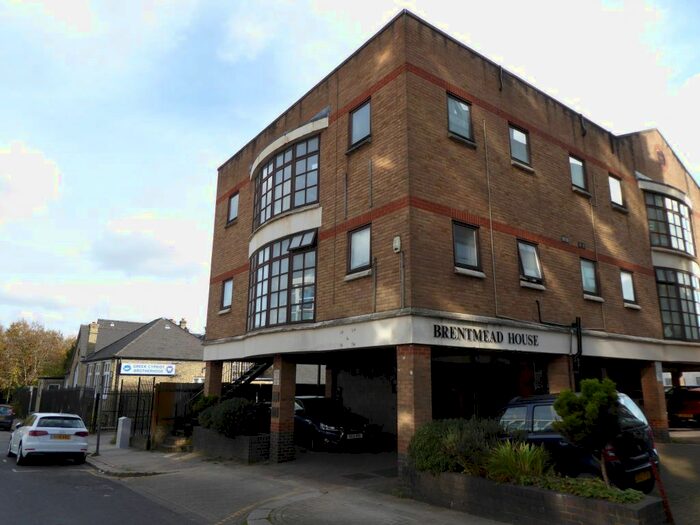 Studio To Rent In Britannia Road, London, N12