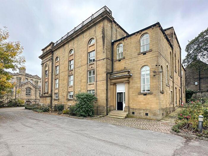 2 Bedroom Apartment For Sale In Highfields Road, Huddersfield, HD1