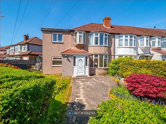 3 Bedroom End Of Terrace House To Rent In Windsor Avenue, Cheam, Sutton, SM3