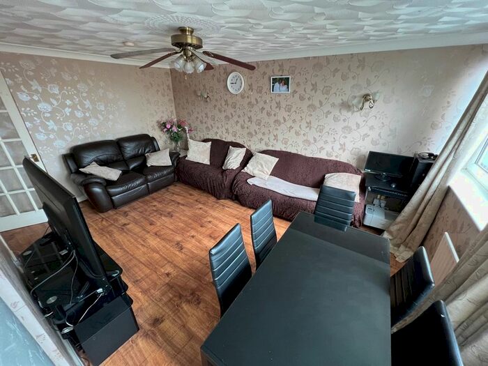 3 Bedroom Property To Rent In Orchard Lane, Southampton, SO14