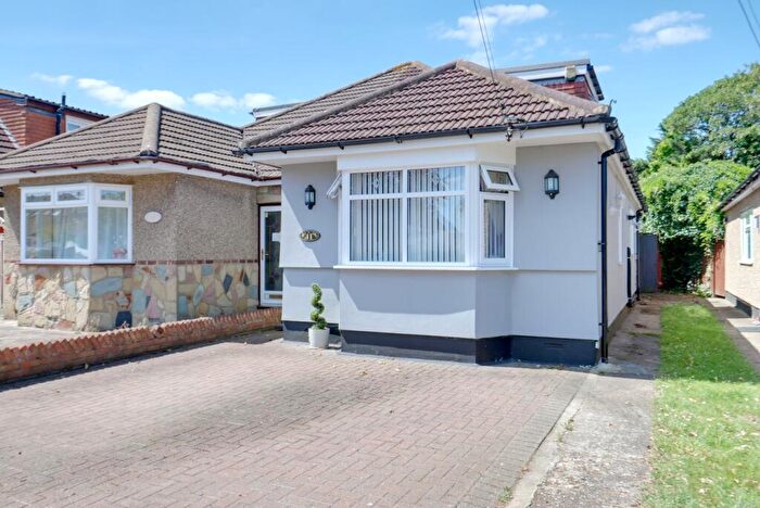 4 Bedroom Semi-Detached Bungalow For Sale In King Edward Avenue, Rainham, RM13
