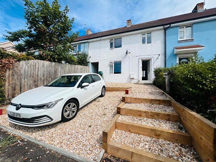 4 Bedroom Link Detached House To Rent In Howard Close, Weymouth, DT4