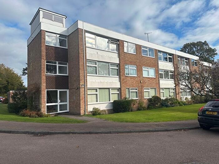 2 Bedroom Flat For Sale In Heathfield Close, Potters Bar, EN6