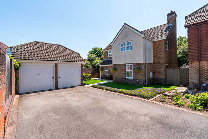 4 Bedroom Detached House For Sale In Trimaran Road, Warsash, Hampshire, SO31
