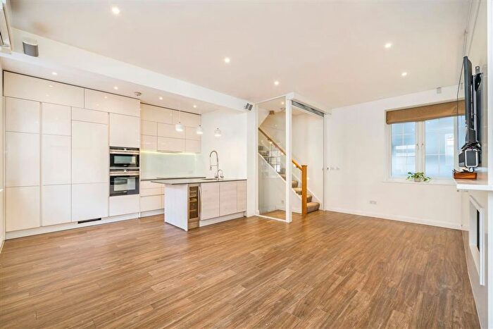 3 Bedroom Flat To Rent In Stanhope Mews East, South Kensington, SW7