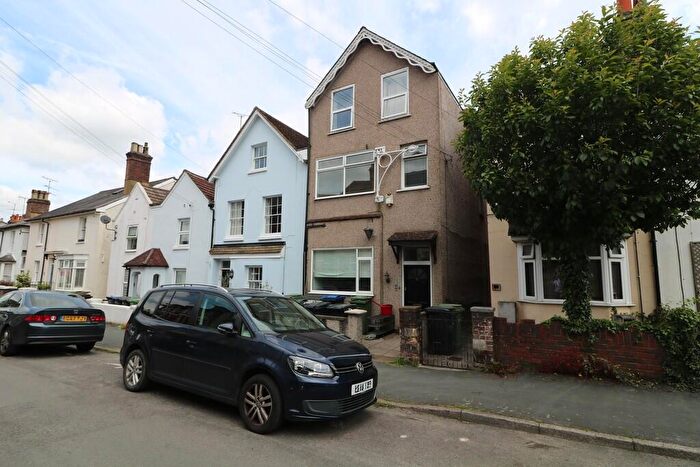 1 Bedroom Apartment To Rent In Falkland Road, Dorking, RH4