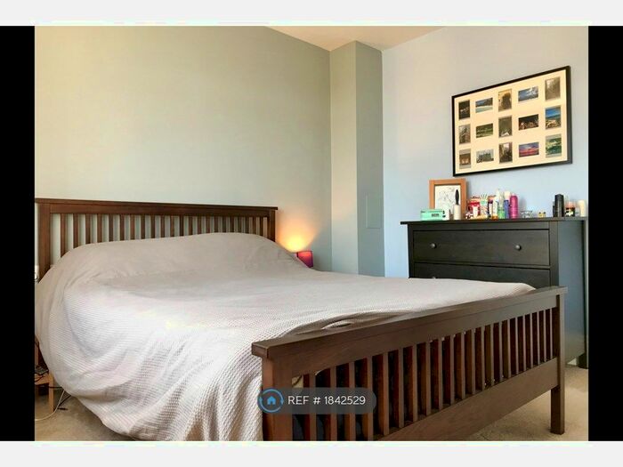 1 Bedroom Flat To Rent In Mare Street, London, E8