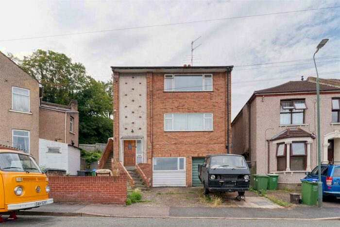 Studio To Rent In Abbey Crescent, Belvedere, DA17