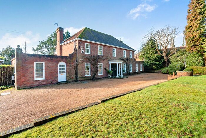 6 Bedroom Detached House For Sale In Eastbourne Road, Uckfield, TN22