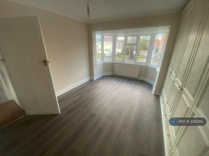 3 Bedroom Semi-Detached House To Rent In Pinner Road, Northwood, HA6