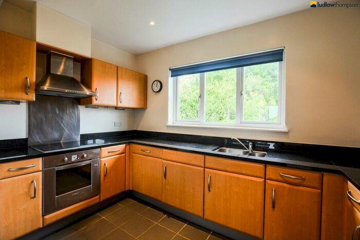 1 Bedroom Flat To Rent In Buckfast Street, London, E2