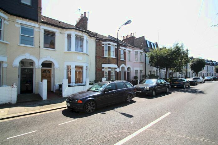 3 Bedroom Flat To Rent In Marville Road, London, Uk, SW6