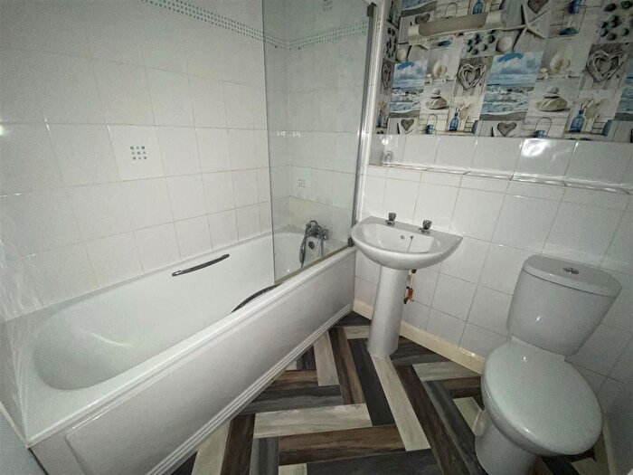 2 Bedroom Flat To Rent In Bell Street, Tipton, DY4