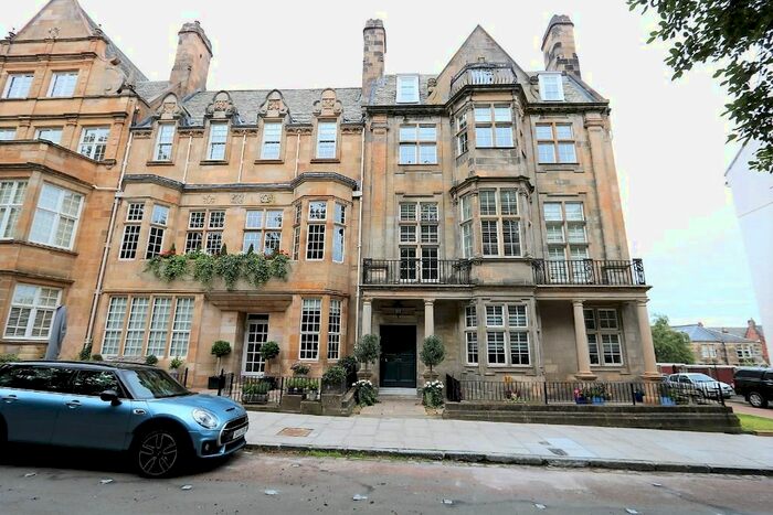 3 Bedroom Flat To Rent In Lowther Terrace, Glasgow, G12