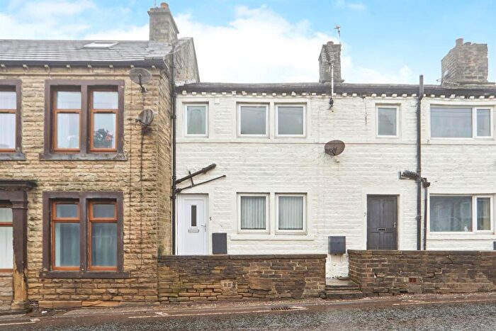 2 Bedroom Property To Rent In Denholme, Bradford, West Yorkshire, BD13