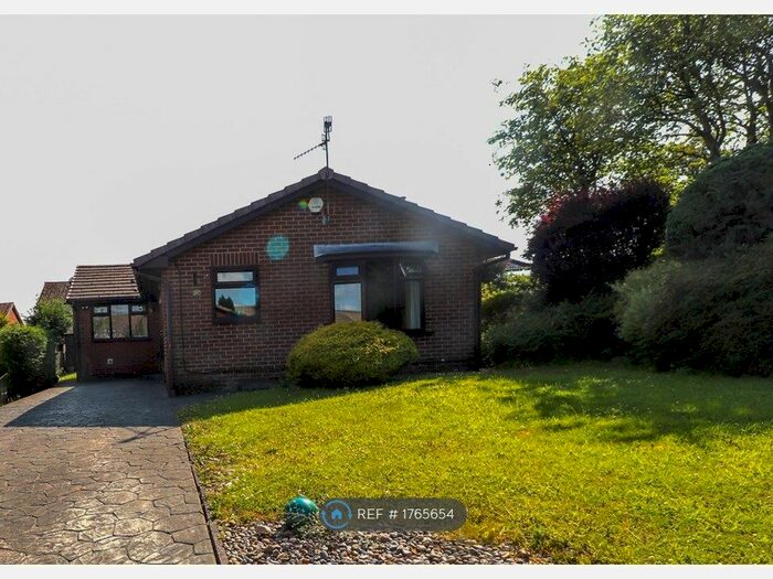 3 Bedroom Bungalow To Rent In Kateholm, Bacup, OL13