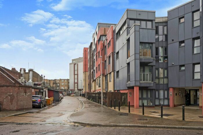 2 Bedroom Flat To Rent In Bramley Crescent, Ilford, IG2