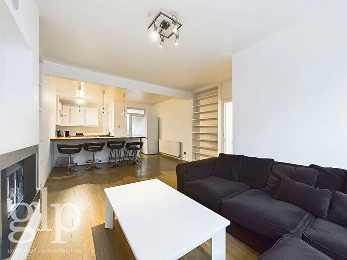 2 Bedroom Flat To Rent In - Brewer Street, Greater London, W1F