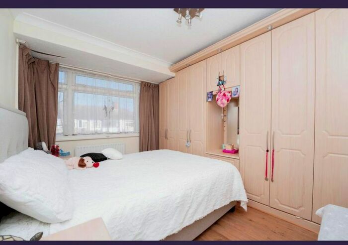 3 Bedroom End Of Terrace House For Sale In Penbury Road, Southall, UB2