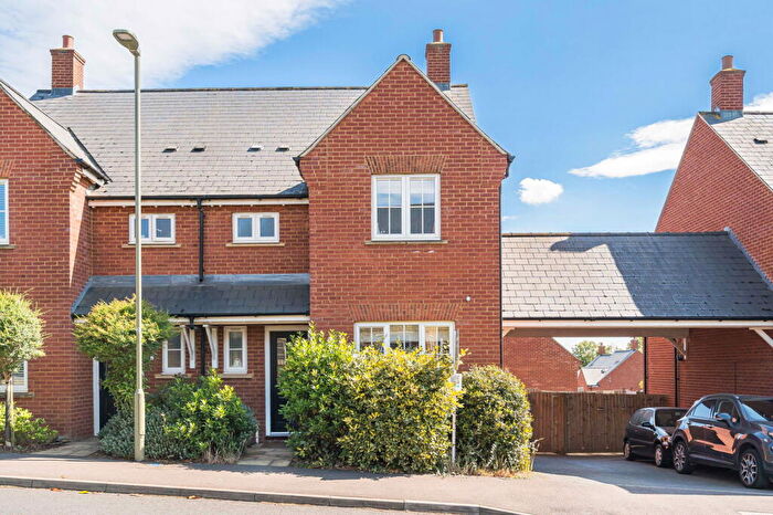 4 Bedroom Semi-Detached House For Sale In Hardwick Hill, Banbury, OX16