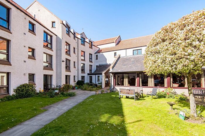 2 Bedroom Flat For Sale In Argyle Court, St Andrews, KY16
