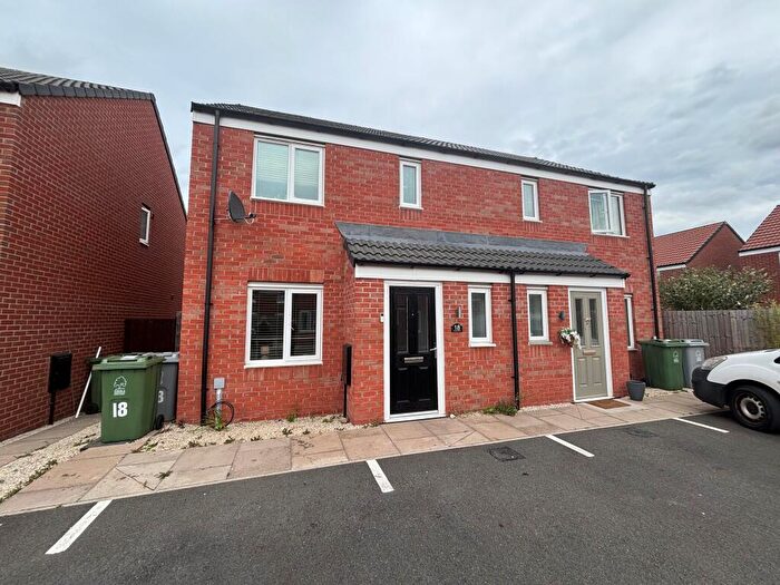 3 Bedroom House To Rent In Peregrine Gardens, Clipstone, NG21