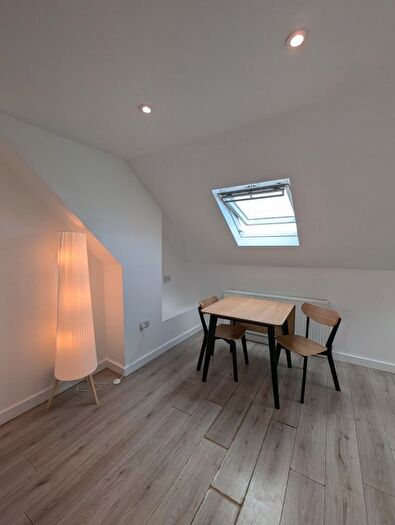 2 Bedroom Flat To Rent In Garratt Lane, London, SW17